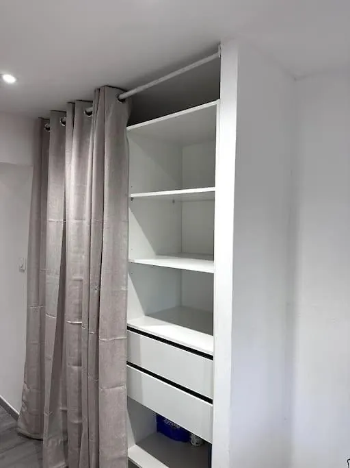Appartement T4 En Hyper-Centre Bourgoin-Jallieu 0*,  Frankrijk