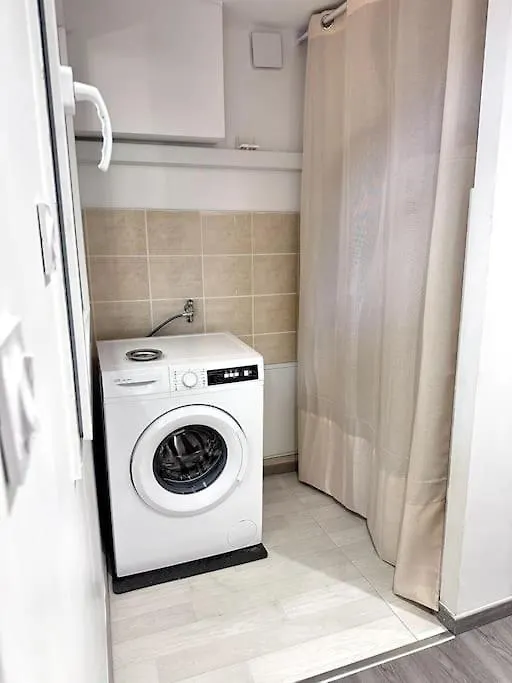 Appartement T4 En Hyper-Centre Bourgoin-Jallieu 0*,  Frankrijk